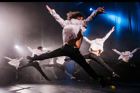 Шоу под дождем «Признание в любви»