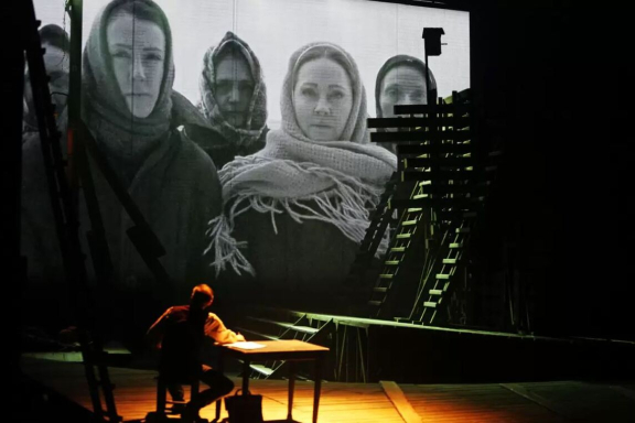 &Mcy;&acy;&tcy;&rcy;&iocy;&ncy;&icy;&ncy; &dcy;&vcy;&ocy;&rcy;