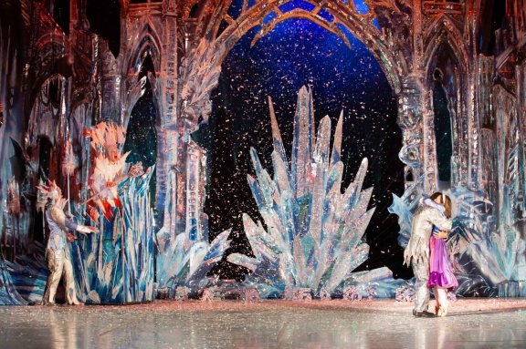 &Ncy;&ocy;&vcy;&ocy;&gcy;&ocy;&dcy;&ncy;&yacy;&yacy; &Pcy;&rcy;&iecy;&mcy;&softcy;&iecy;&rcy;&acy;&excl; &laquo;&Scy;&Ncy;&IEcy;&ZHcy;&Ncy;&Acy;&YAcy; &Kcy;&Ocy;&Rcy;&Ocy;&Lcy;&IEcy;&Vcy;&Acy;&raquo; &ocy;&tcy; &rcy;&iecy;&zhcy;&icy;&scy;&scy;&iocy;&rcy;&acy; &Mcy;&ocy;&scy;&kcy;&ocy;&vcy;&scy;&kcy;&ocy;&gcy;&ocy; &tcy;&iecy;&acy;&tcy;&rcy;&acy; &Ncy;&period; &Scy;&acy;&tscy; &Vcy;&period; &Mcy;&iecy;&rcy;&kcy;&ucy;&lcy;&ocy;&vcy;&acy;