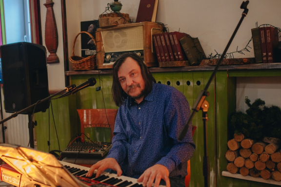 &Kcy;&ocy;&ncy;&tscy;&iecy;&rcy;&tcy; "Songs of the Heart"