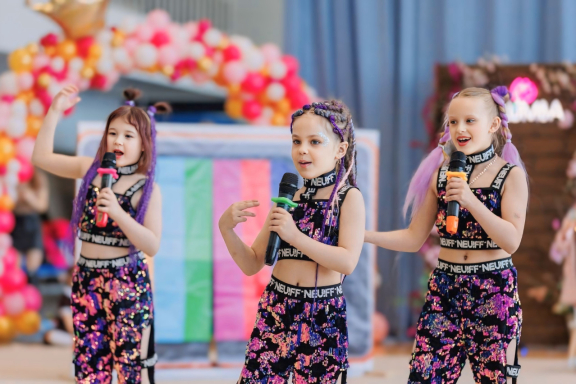 &YUcy;&bcy;&icy;&lcy;&iecy;&jcy;&ncy;&ycy;&jcy; &kcy;&ocy;&ncy;&tscy;&iecy;&rcy;&tcy; &dcy;&vcy;&ocy;&rcy;&tscy;&acy; LITTLE QUEEN &laquo;Show must go on&raquo;