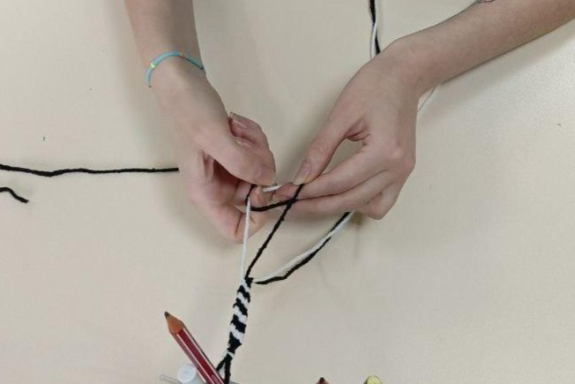 Мастер -класс "Плетение фенечки"