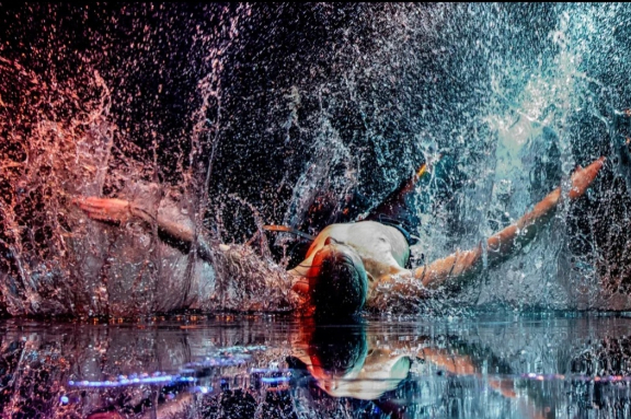 Шоу под дождем «Признание в любви»