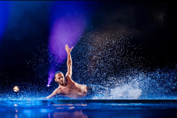 Шоу под дождем «Признание в любви»