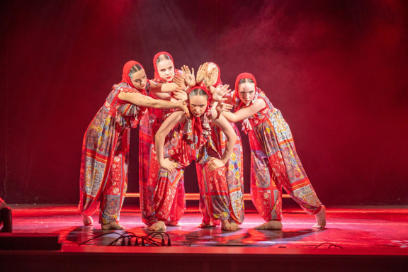 &Ocy;&tcy;&chcy;&iecy;&tcy;&ncy;&ycy;&jcy; &kcy;&ocy;&ncy;&tscy;&iecy;&rcy;&tcy; &Rcy;&acy;&dcy;&ucy;&gcy;&icy; &laquo;&Vcy; &gcy;&ocy;&lcy;&ocy;&vcy;&iecy; &ocy;&dcy;&ncy;&icy; &tcy;&acy;&ncy;&tscy;&ycy;&raquo; &lpar;&Gcy;&Dcy;&Kcy;&rpar;