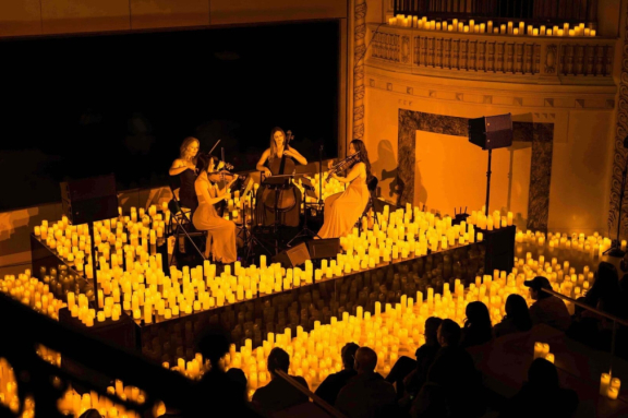 &Ocy;&rcy;&kcy;&iecy;&scy;&tcy;&rcy; &pcy;&rcy;&icy; &scy;&vcy;&iecy;&chcy;&acy;&khcy;&colon; &laquo;&Mcy;&ucy;&zcy;&ycy;&kcy;&acy; &lcy;&yucy;&bcy;&vcy;&icy;&raquo;&period; &Tcy;&ocy;&mcy;&scy;&kcy;