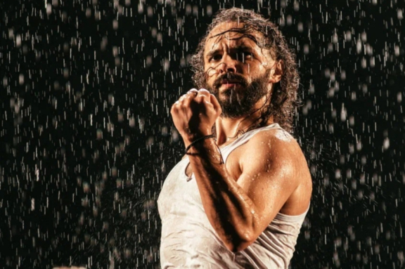 Шоу под дождем «Признание в любви»