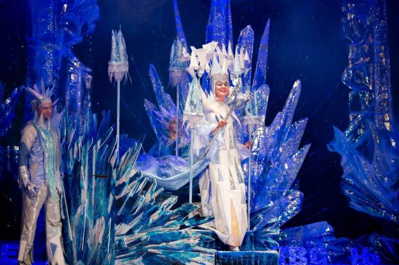 &Ncy;&ocy;&vcy;&ocy;&gcy;&ocy;&dcy;&ncy;&yacy;&yacy; &Pcy;&rcy;&iecy;&mcy;&softcy;&iecy;&rcy;&acy;&excl; &laquo;&Scy;&Ncy;&IEcy;&ZHcy;&Ncy;&Acy;&YAcy; &Kcy;&Ocy;&Rcy;&Ocy;&Lcy;&IEcy;&Vcy;&Acy;&raquo; &ocy;&tcy; &rcy;&iecy;&zhcy;&icy;&scy;&scy;&iocy;&rcy;&acy; &Mcy;&ocy;&scy;&kcy;&ocy;&vcy;&scy;&kcy;&ocy;&gcy;&ocy; &tcy;&iecy;&acy;&tcy;&rcy;&acy; &Ncy;&period; &Scy;&acy;&tscy; &Vcy;&period; &Mcy;&iecy;&rcy;&kcy;&ucy;&lcy;&ocy;&vcy;&acy;