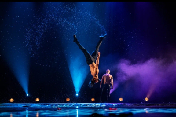 Шоу под дождем «Признание в любви»