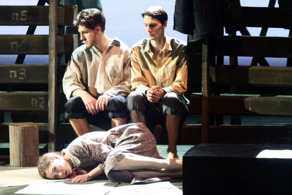 &Mcy;&acy;&tcy;&rcy;&iocy;&ncy;&icy;&ncy; &dcy;&vcy;&ocy;&rcy;