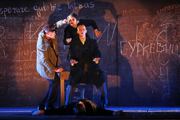 &Rcy;&ocy;&mcy;&acy;&ncy; &scy; &kcy;&ocy;&kcy;&acy;&icy;&ncy;&ocy;&mcy;