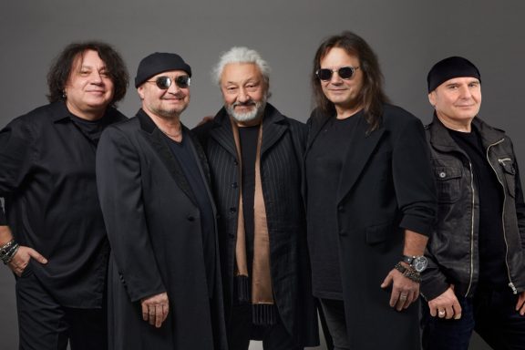 Группа Цветы